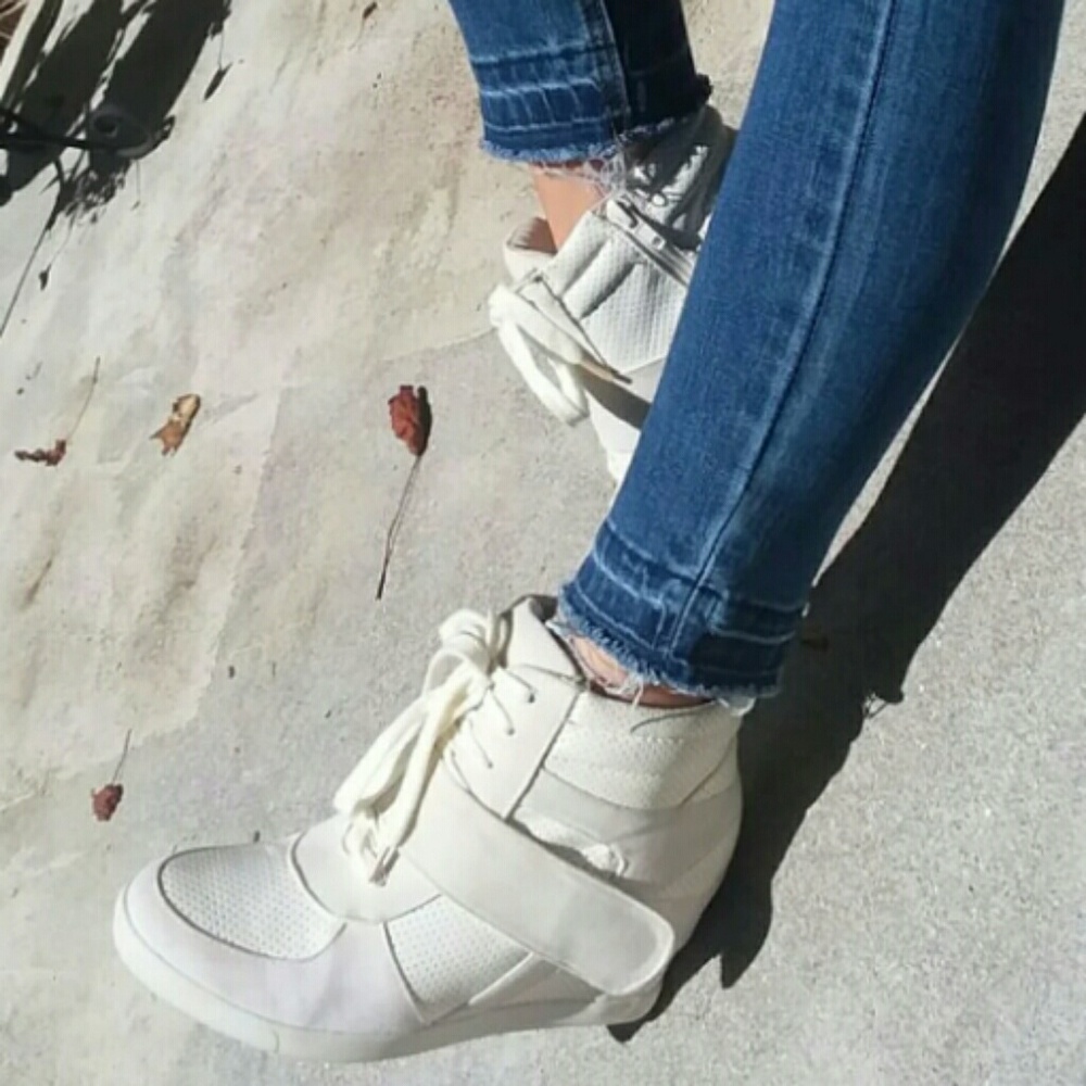 Womens Wet Seal Wedge Sneakers 7